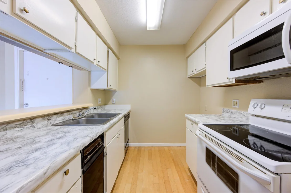 Photo of Unit 21 at 3055 Walnut Bend Lane