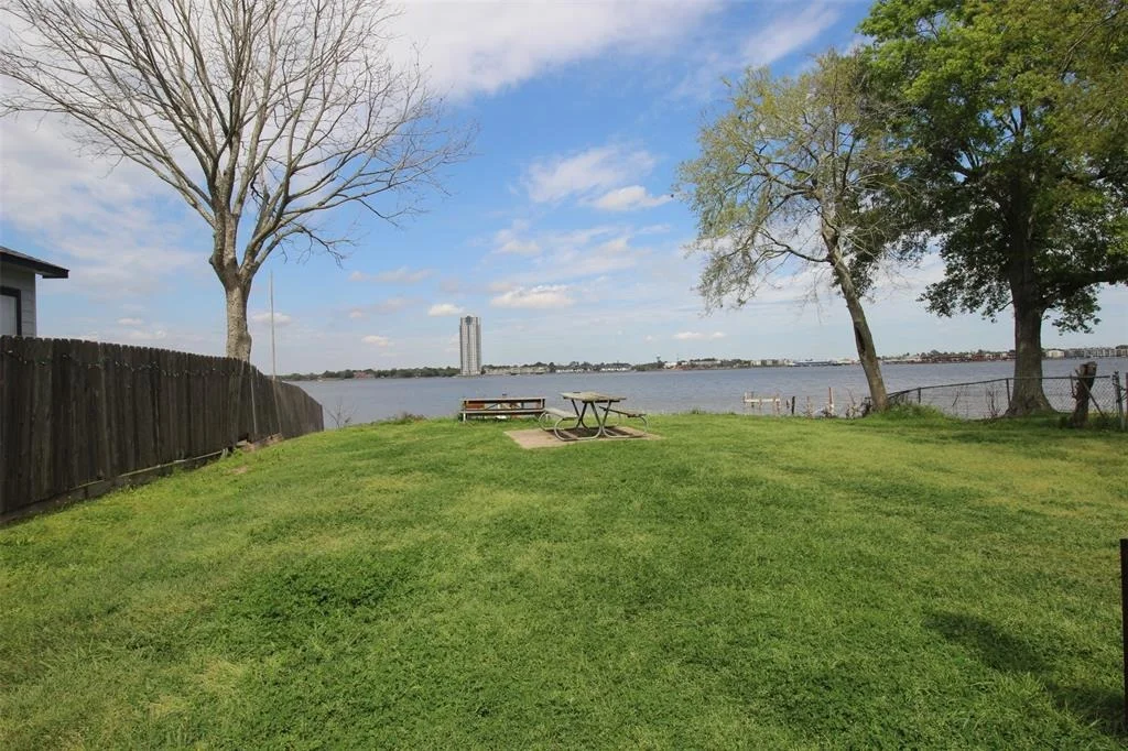 Photo of 413 Lakeside Drive