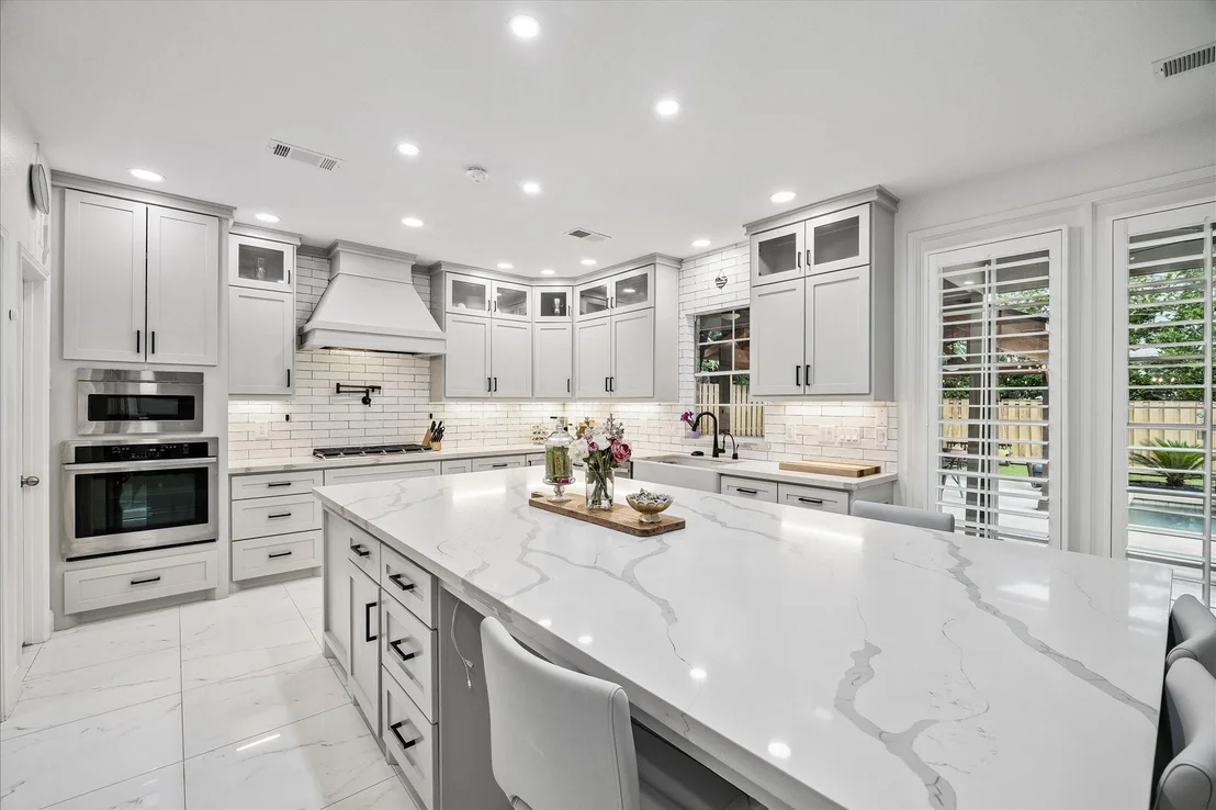 Photo of 15 W Beckonvale Circle