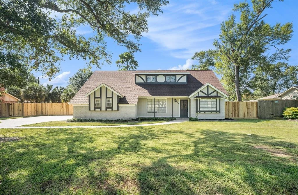 Photo of 223 Pin Oak Drive