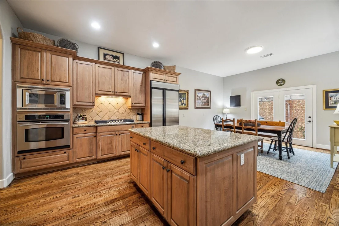 Photo of 2727 Stuart Manor