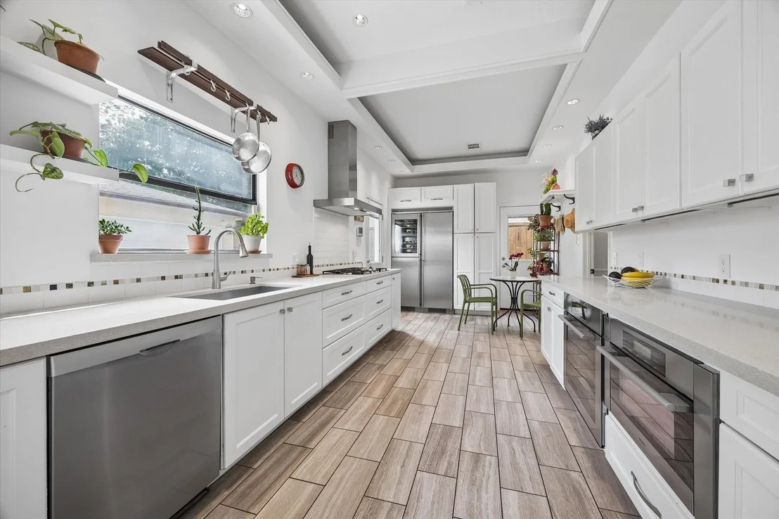 Photo of 4209 Sunset Boulevard