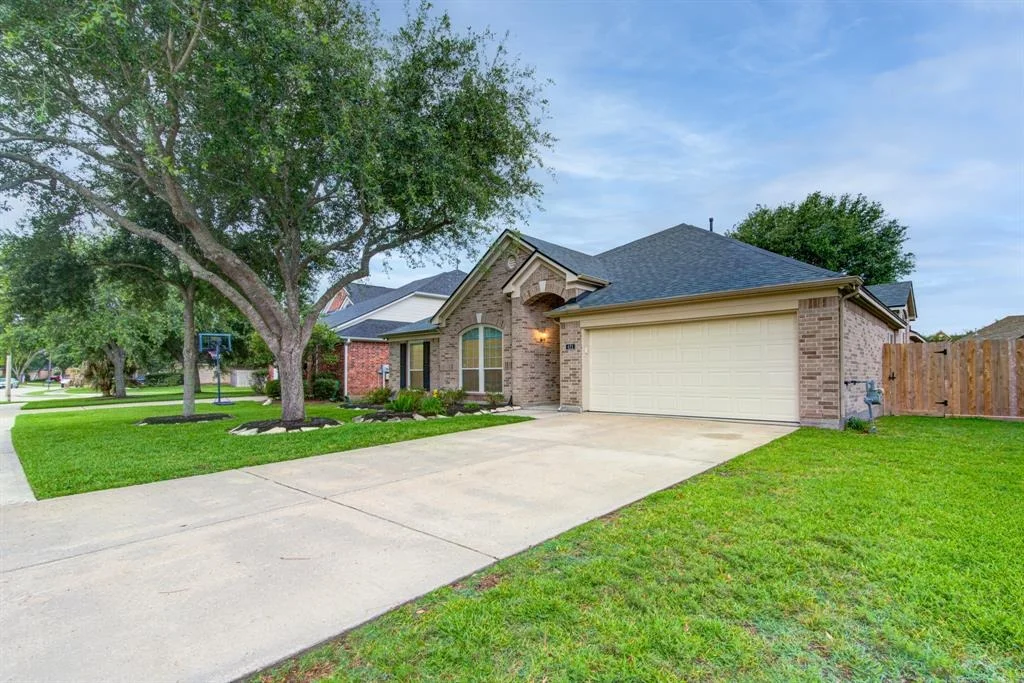 Photo of 421 Laddingford Lane