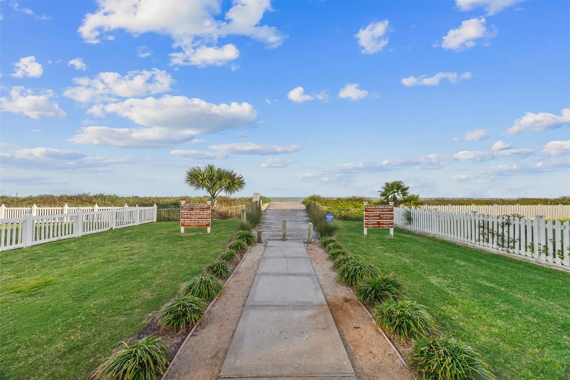 Photo of 11707 Beachside