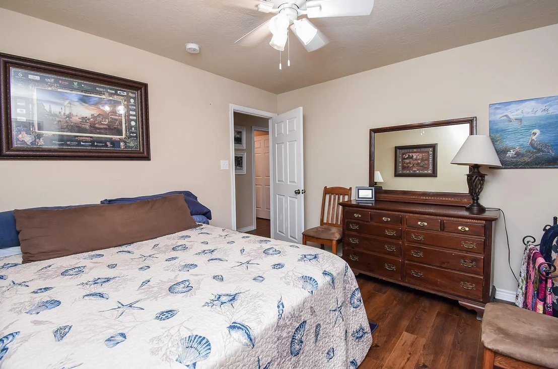 Photo of 16 Peggy Street E