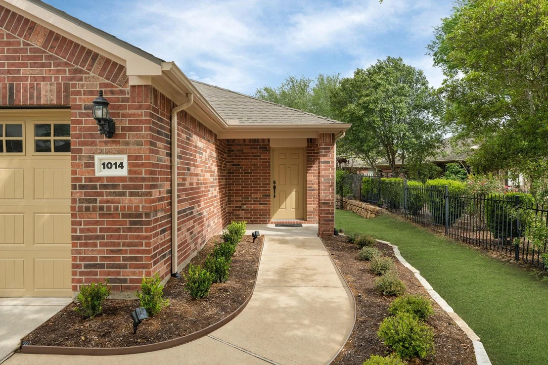 Photo of 1014 Oleander Way