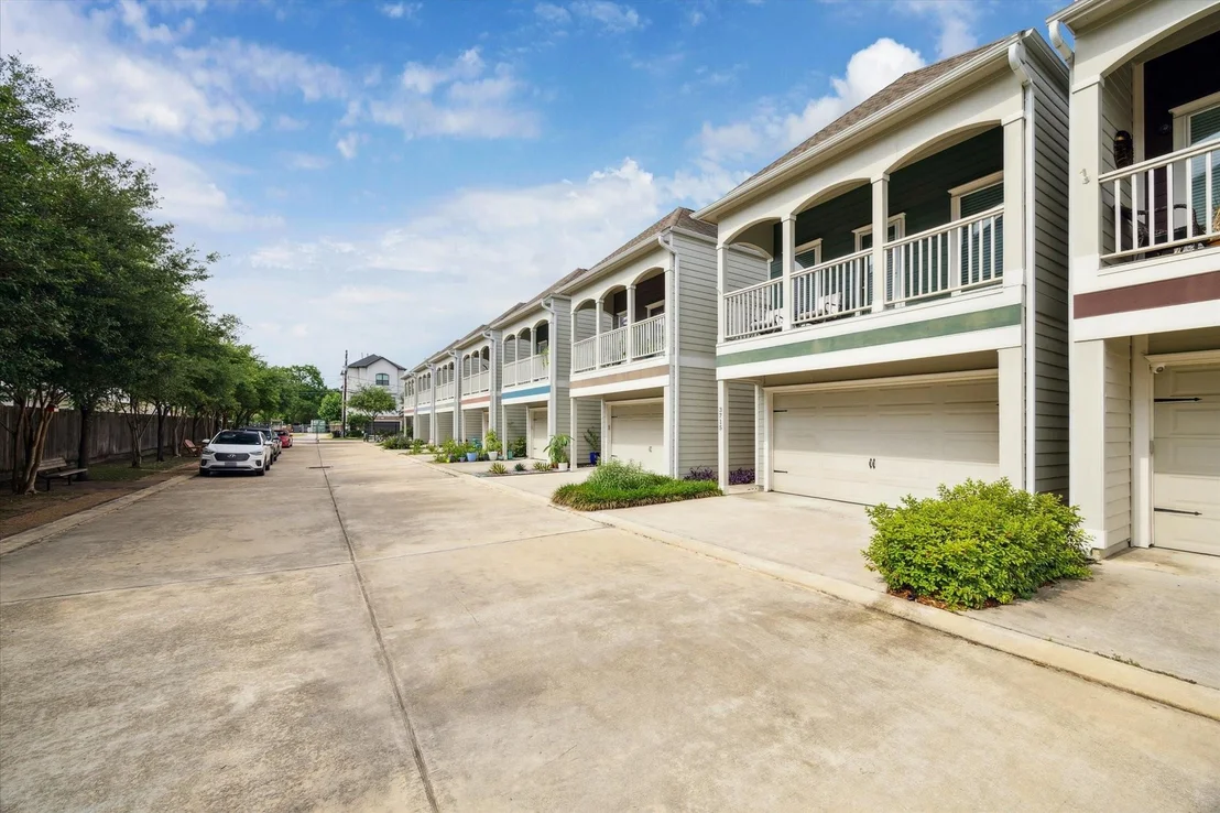Photo of 3717 Oakroc Grv