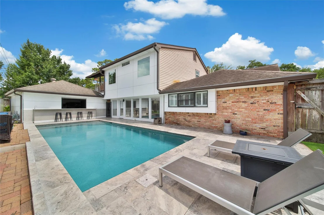 Photo of 1030 Chantilly Lane