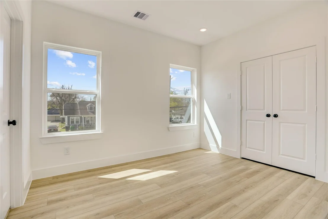 Photo of 9602 Burden Street