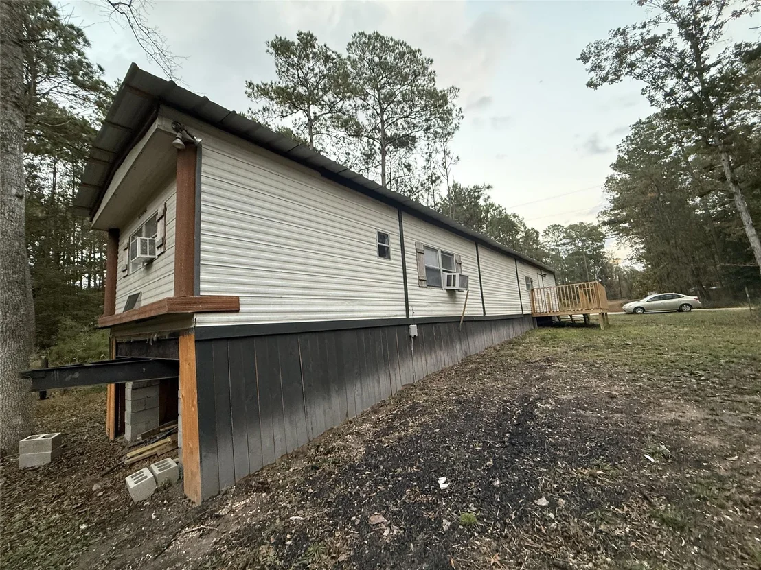 Photo of 279 White Oak Circle