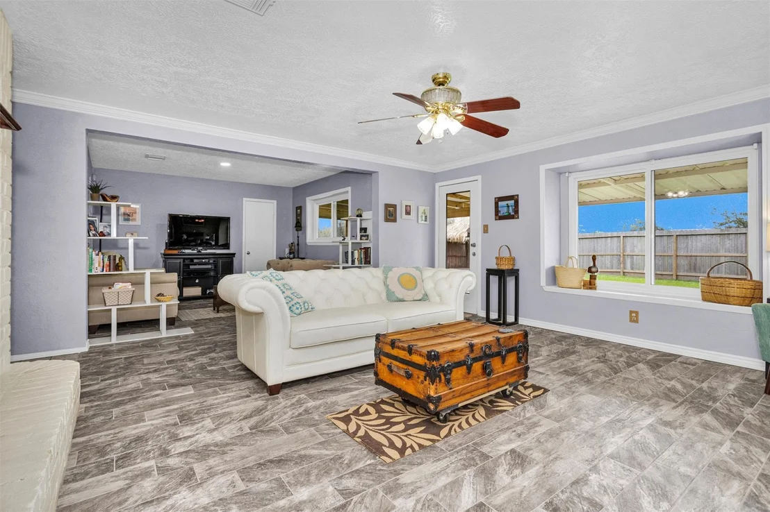 Photo of 8422 Oakhaven Road