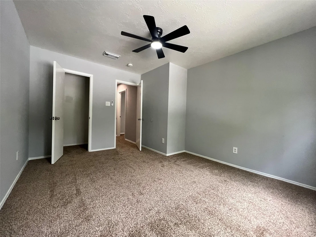 Photo of 919 N Oak Drive