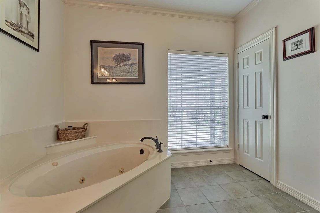 Photo of 115 E Shadowpoint Circle