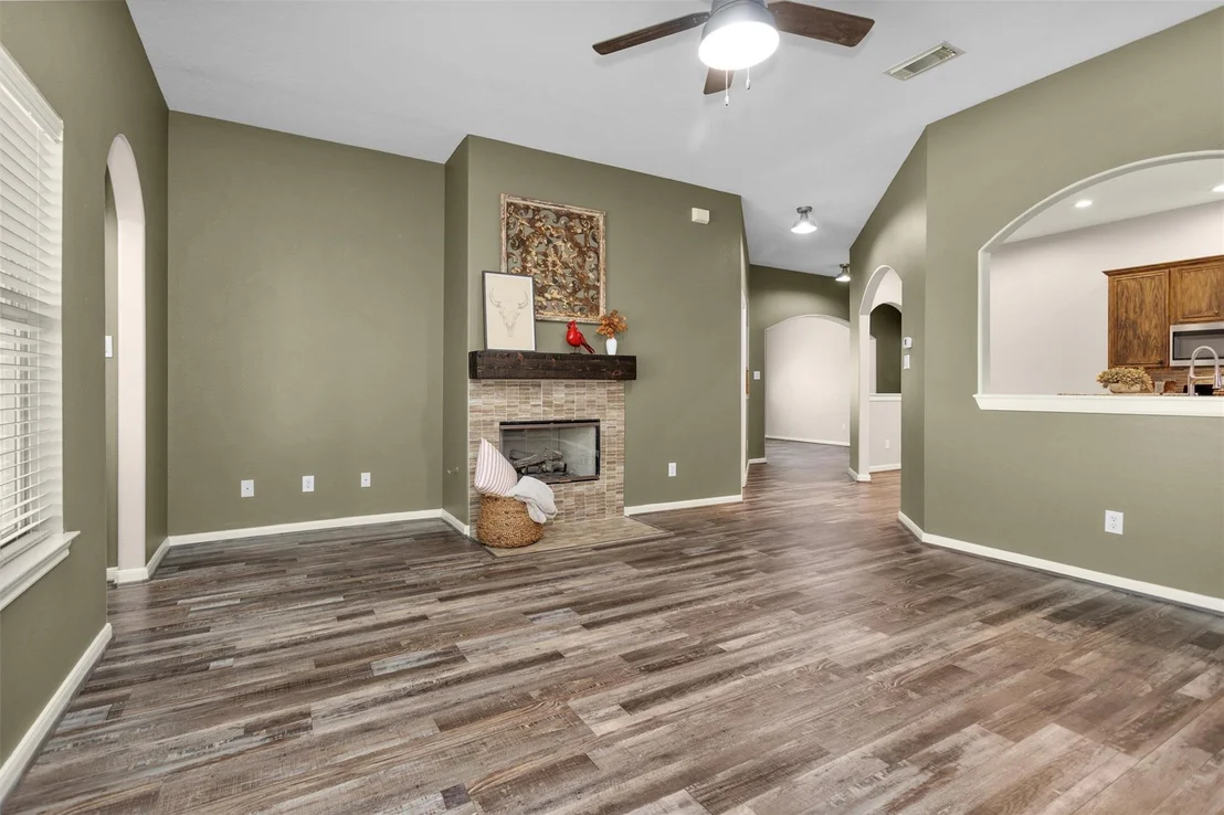 Photo of 15843 Collinsville Drive