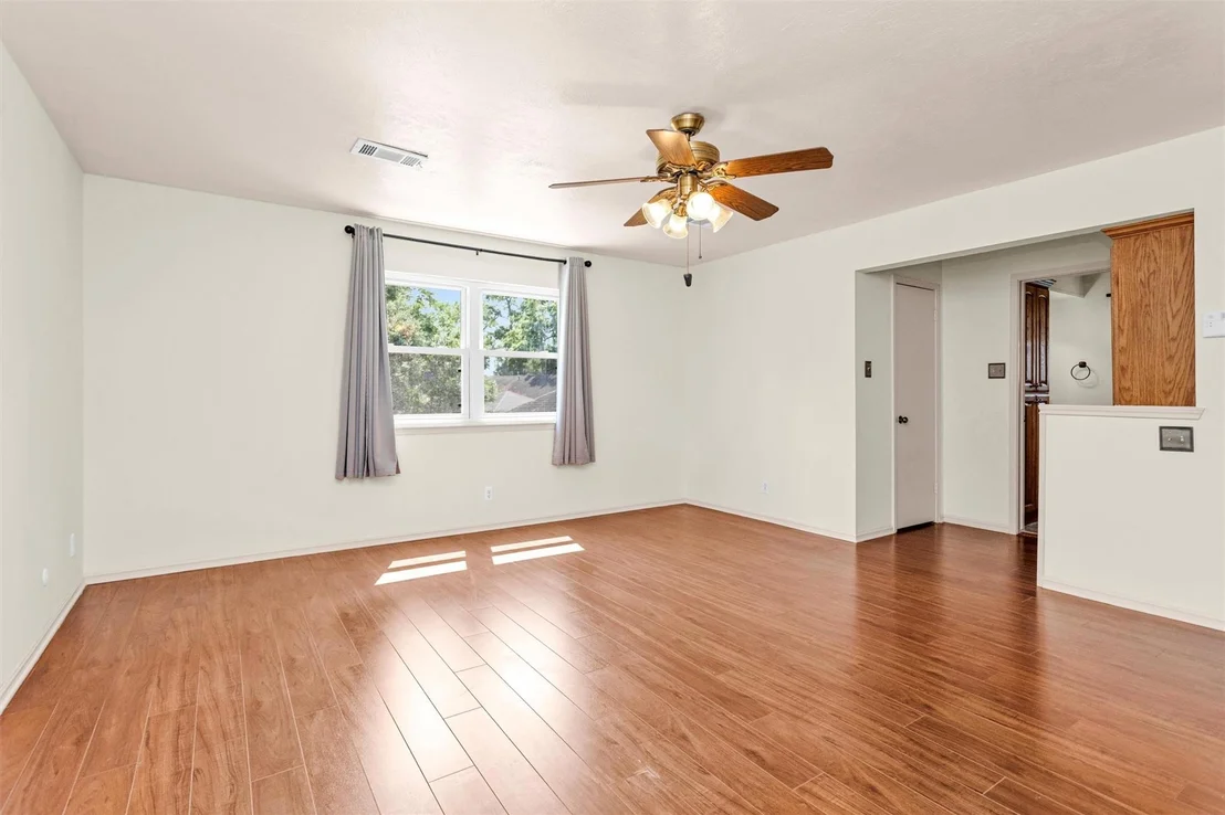 Photo of 8231 Glencliffe Lane