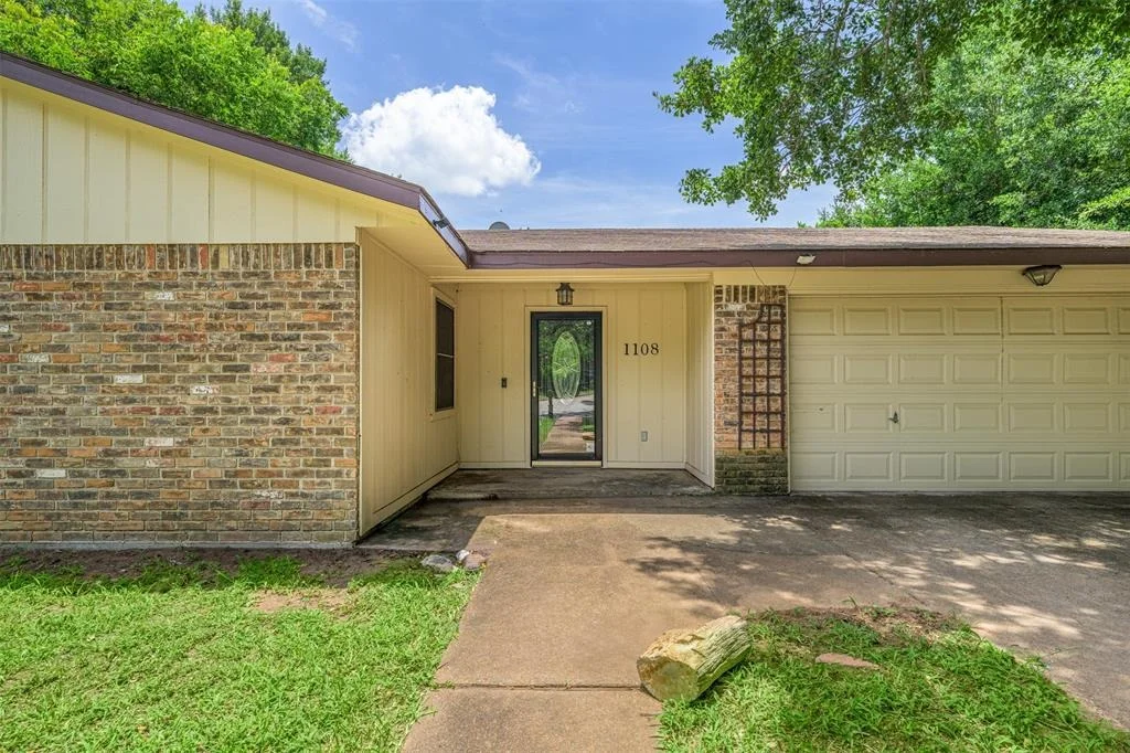 Photo of 1108 Hollis Drive
