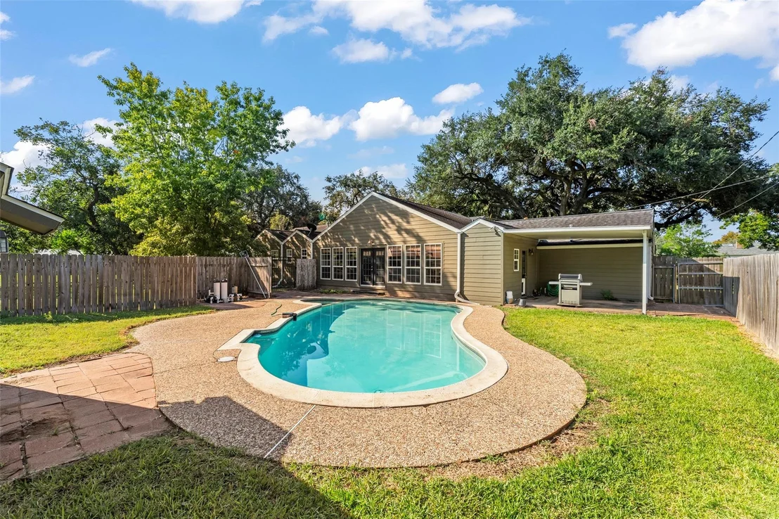 Photo of 815 Merry Lane