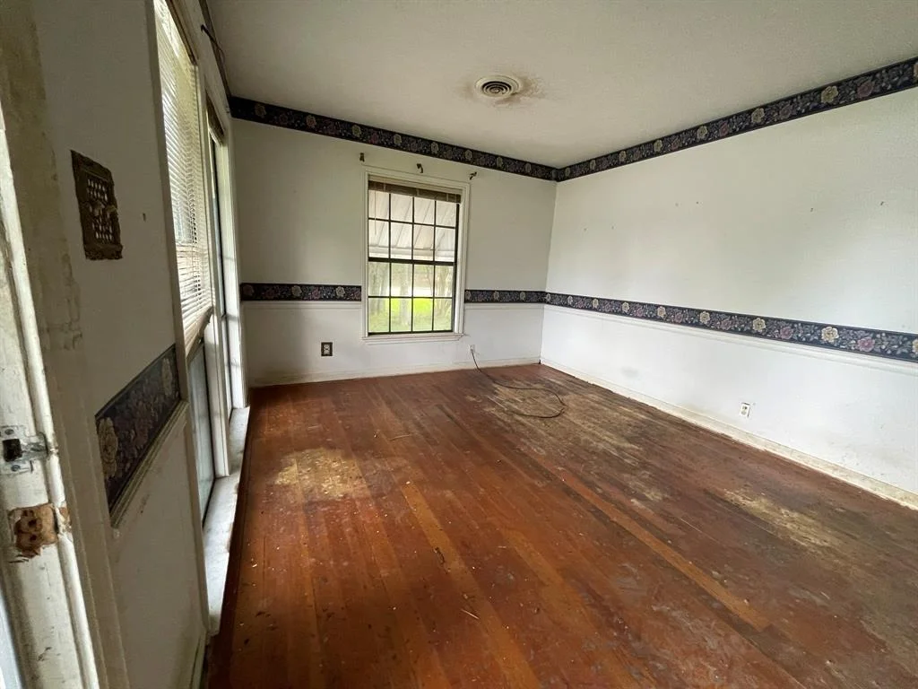 Photo of 5048 Monroe Street