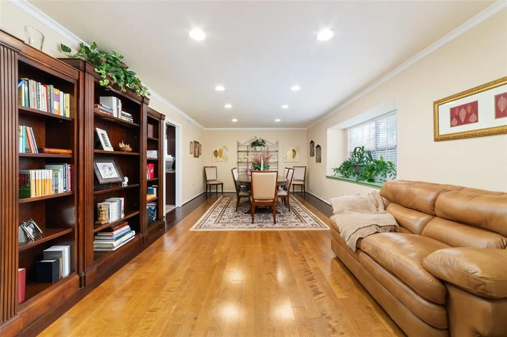 Photo of 5747 Willowbend Boulevard