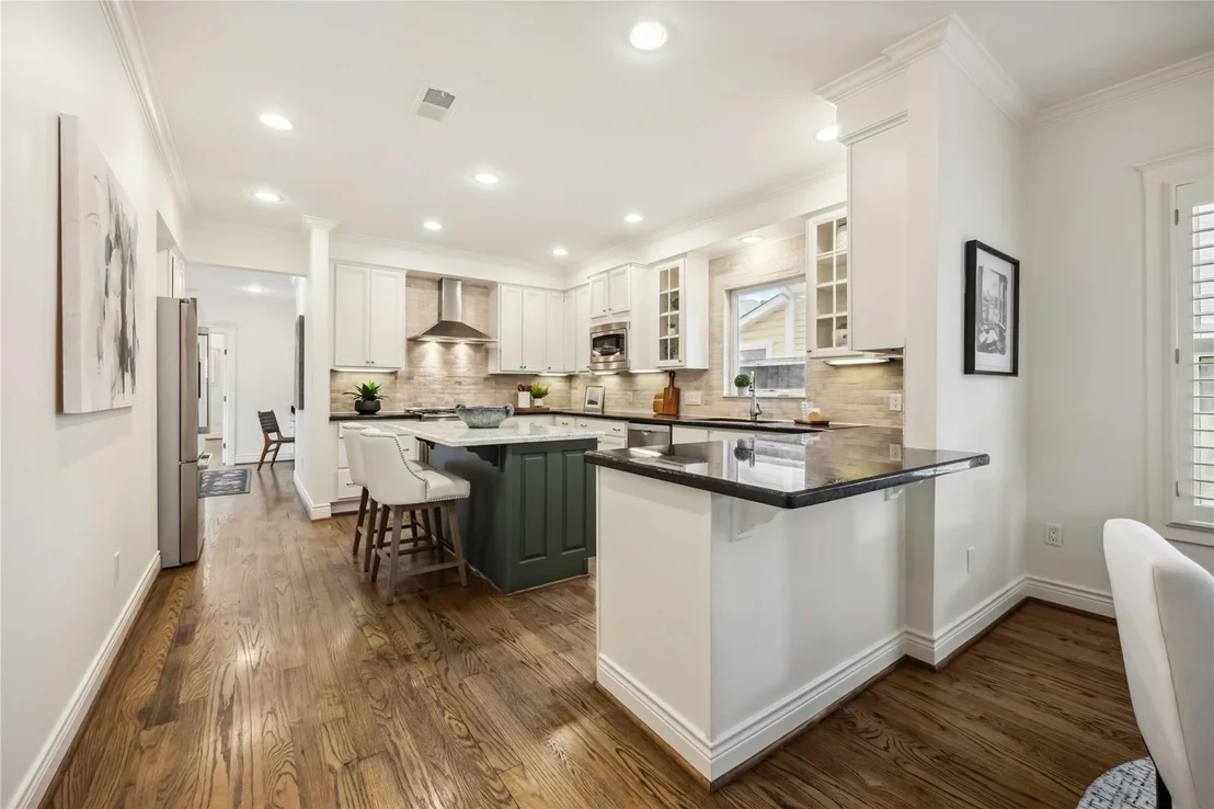 Photo of 2621 Morrison Street