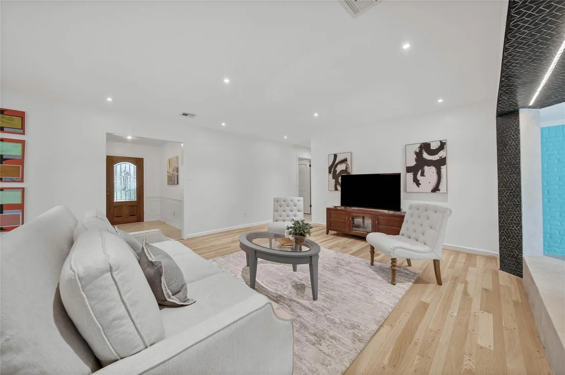 Photo of 1030 Chantilly Lane