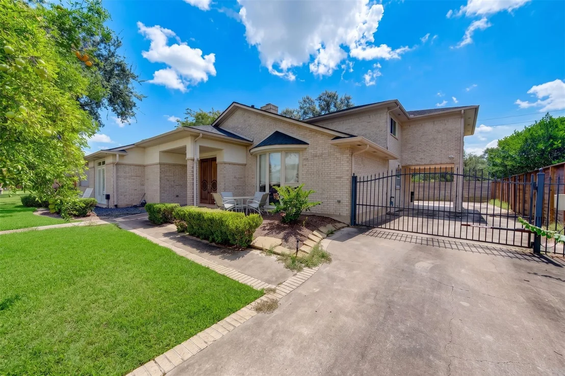 Photo of 4967 Dumfries Drive