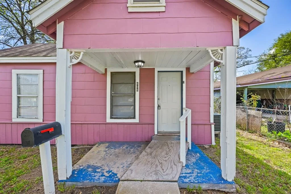 Photo of 606 E 4th Street
