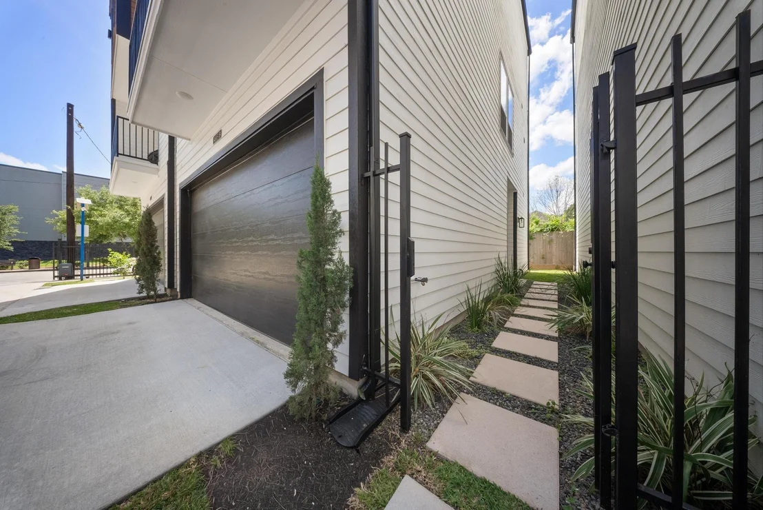 Photo of Unit C at 4013 Griggs Road