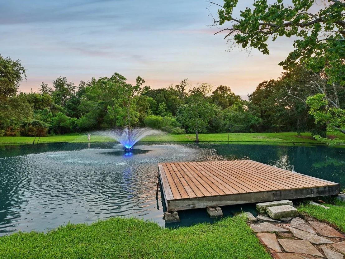 Photo of 2037 Lakeside Drive