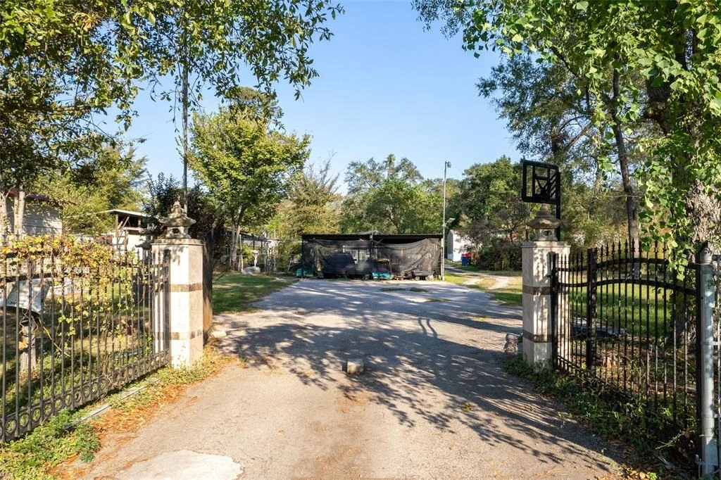 Photo of 14457 Leafy Lane