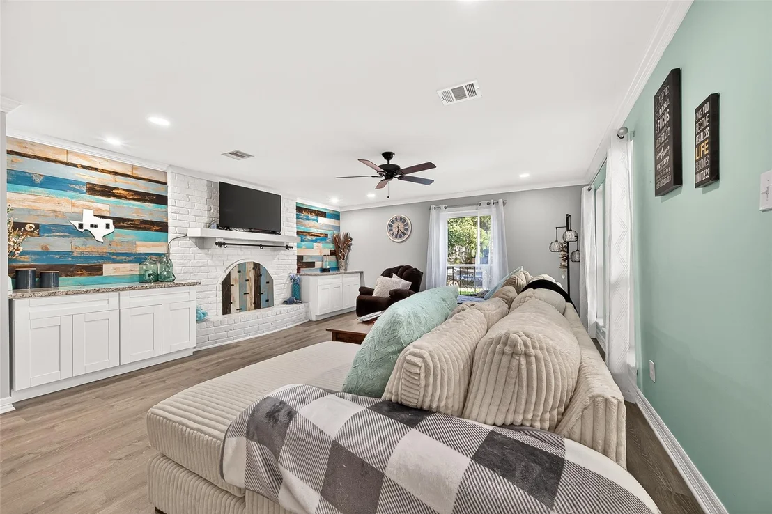 Photo of 5814 Theall Road