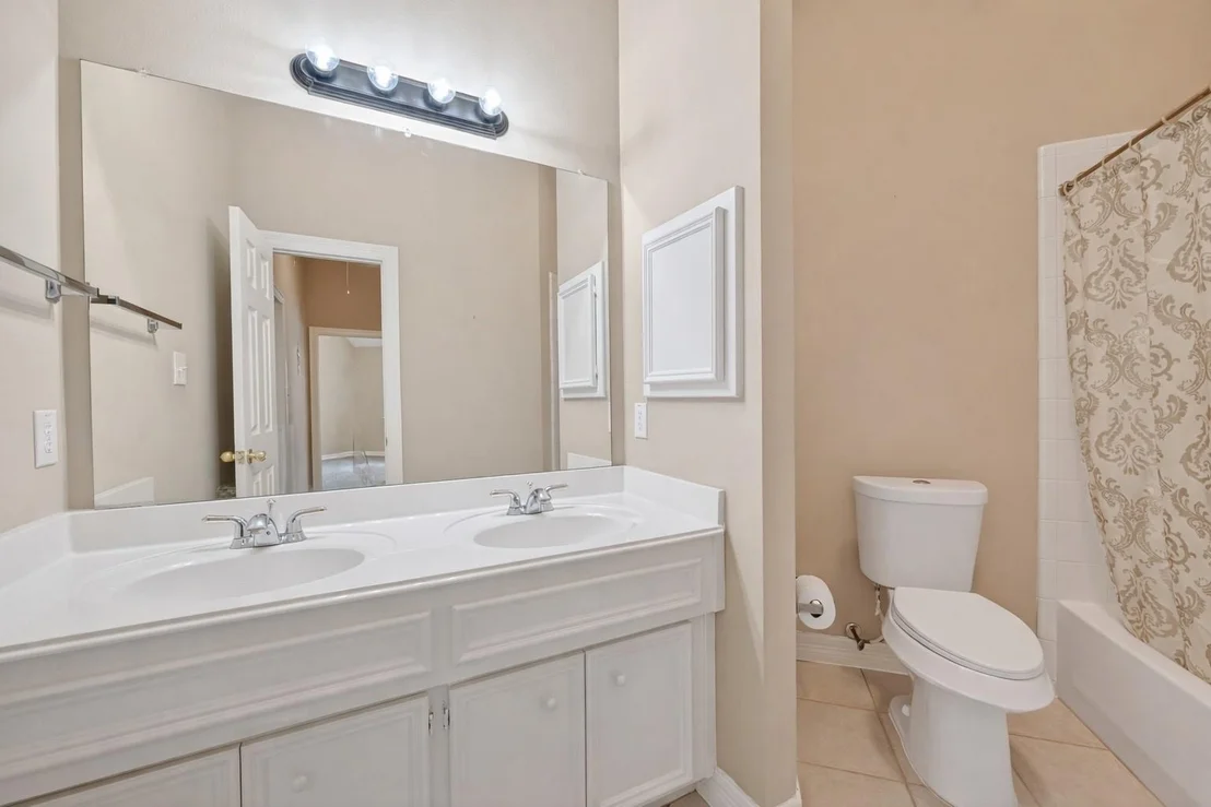 Photo of 1202 Waterside Estates Circle