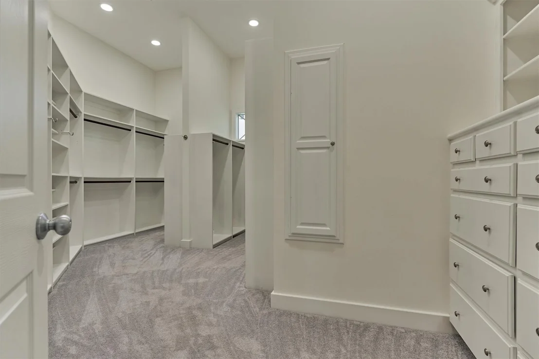 Photo of 43 Meadow Brook Place
