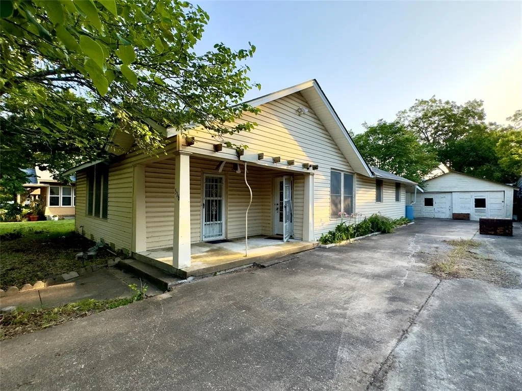 Photo of 516 S Pecan Avenue