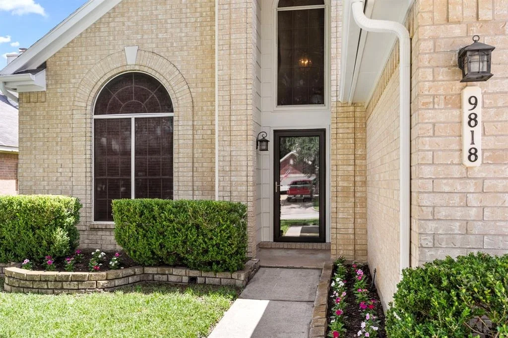 Photo of 9818 Goldenglade Drive