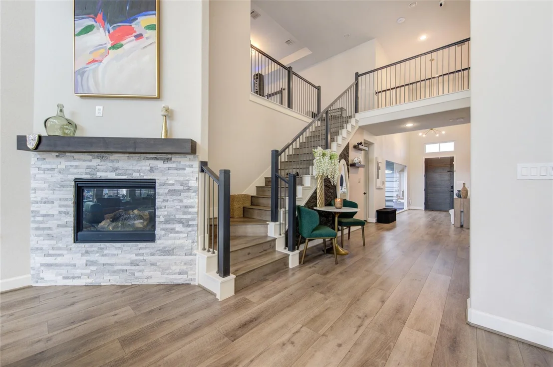Photo of 1815 Longcroft Lane