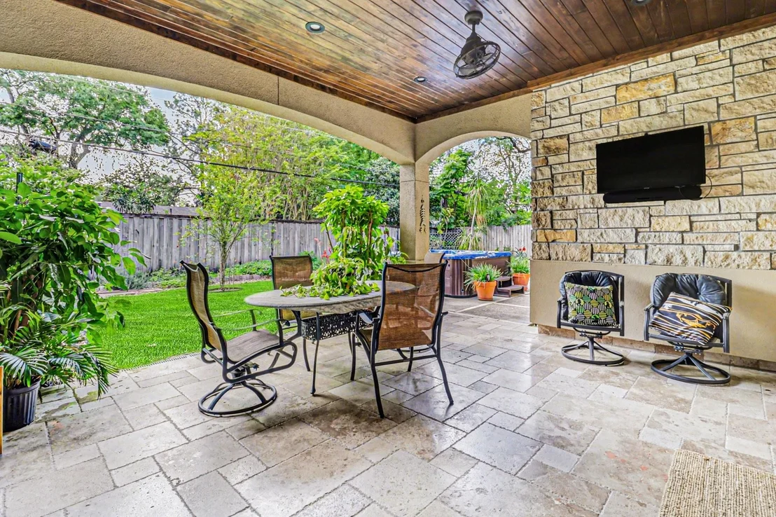 Photo of 9507 Meadowglen Lane