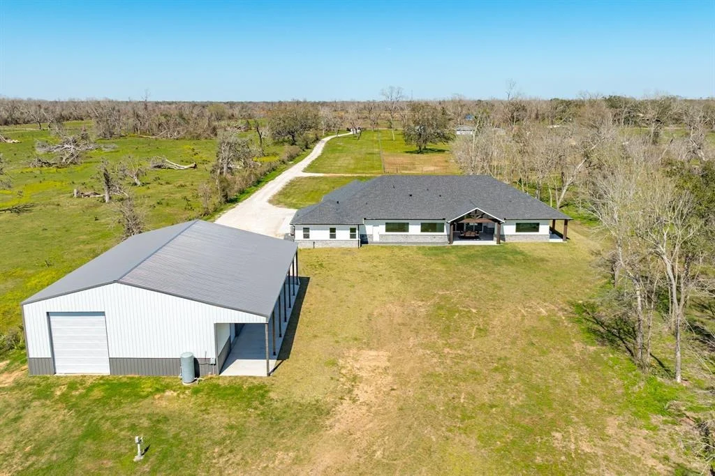 Photo of 7827 County Road 400