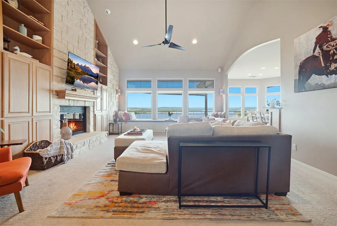 Photo of 6103 Lakeshore Drive
