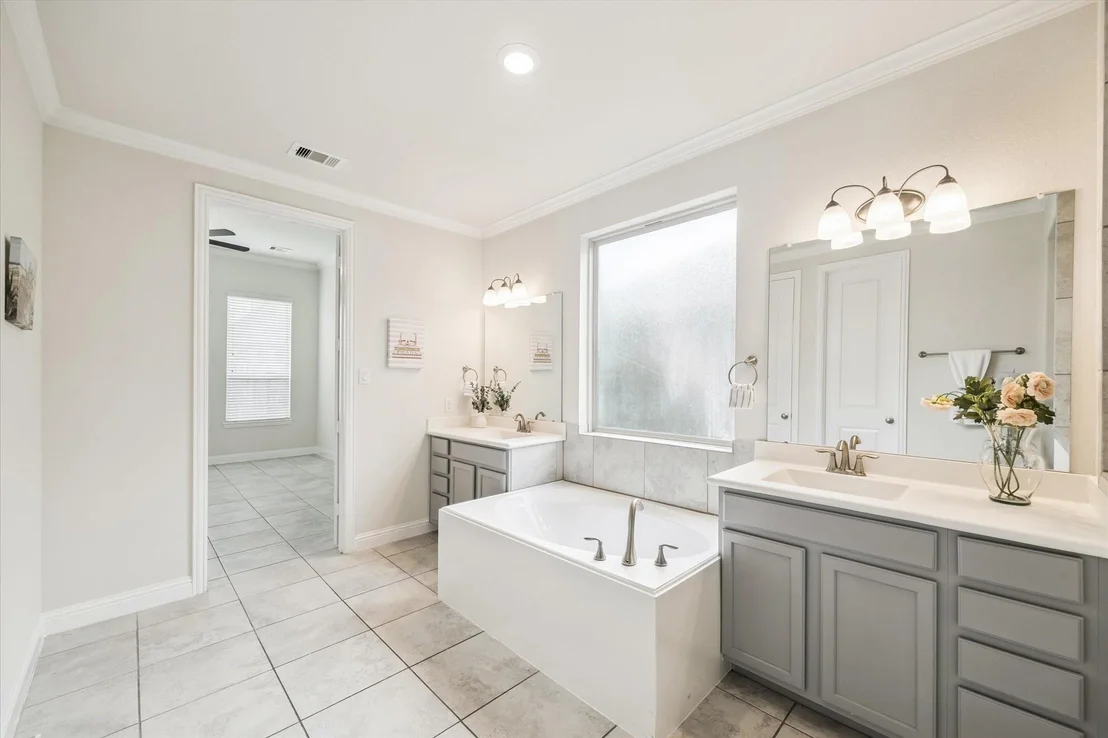 Photo of 10622 Menelaws Trail
