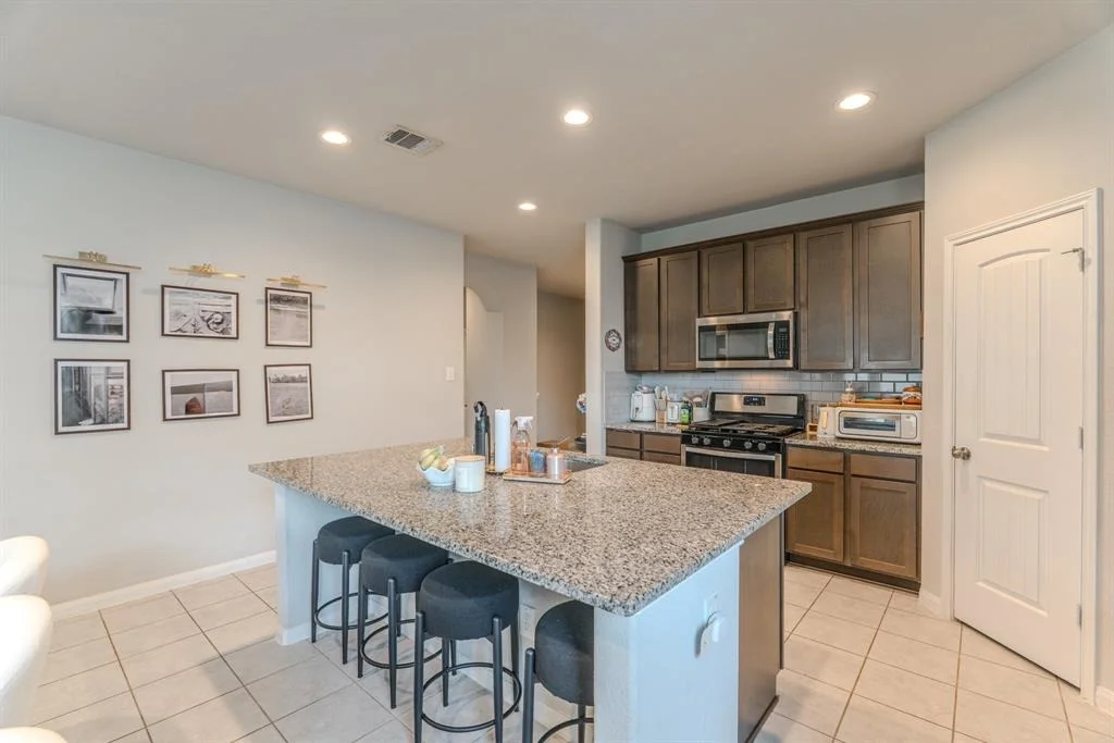 Photo of 17619 Harbourfront Road