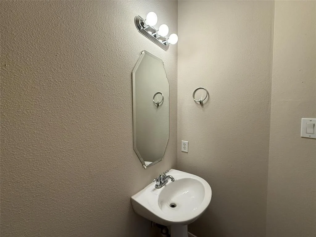 Photo of 815 Forest Bark Lane