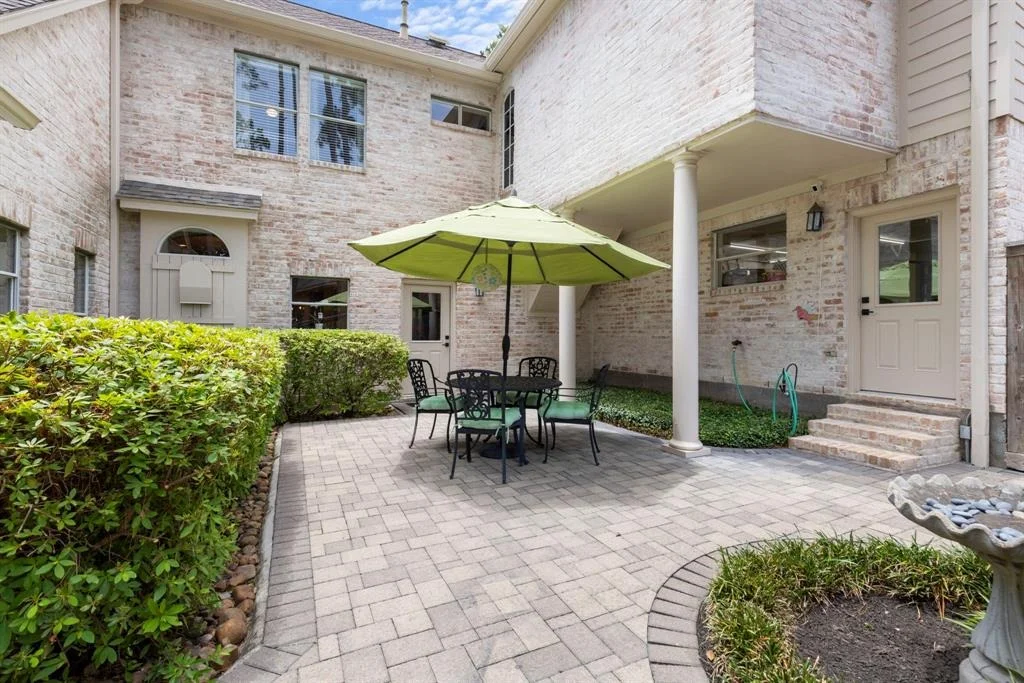 Photo of 63 N Wooded Brook Circle