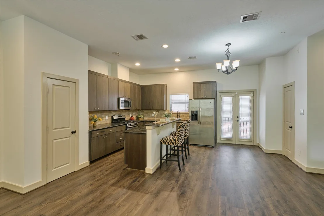 Photo of Unit E at 2422 Navigation Boulevard