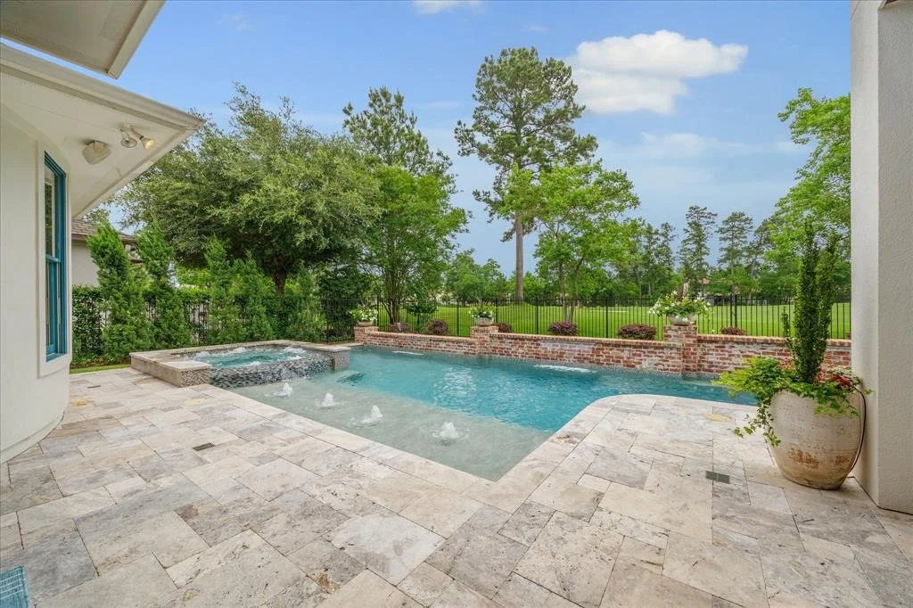Photo of 23 E Loftwood Circle