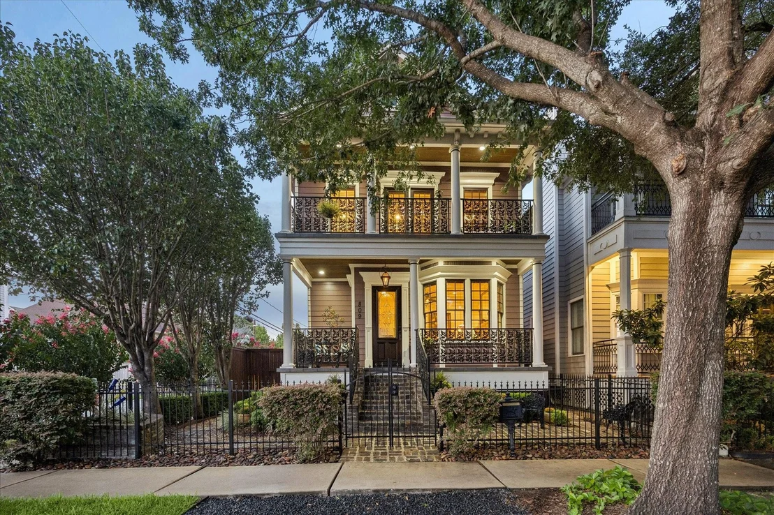 Photo of 809 W 9th Street