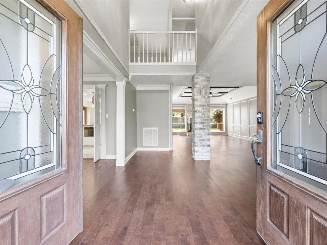 Photo of 18310 Lake Oaks Drive