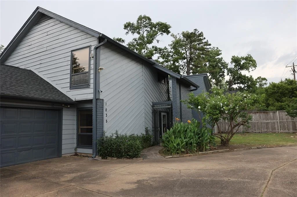 Photo of 1035 Wirt Road