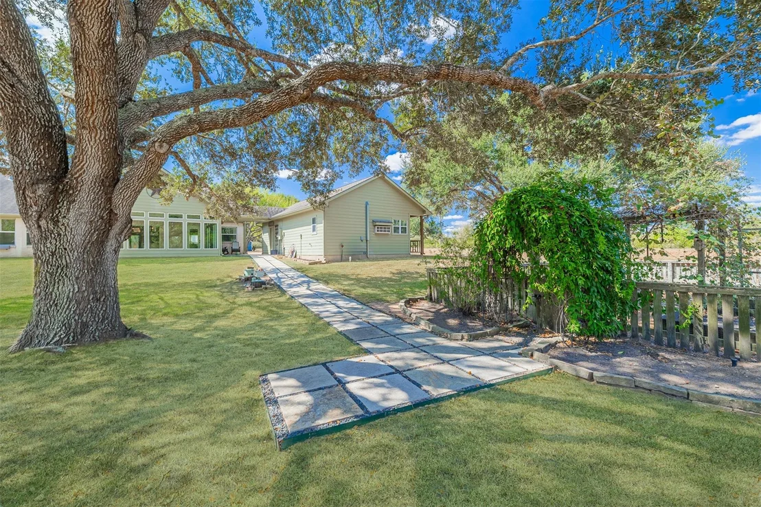 Photo of 1520 Lakefield Drive