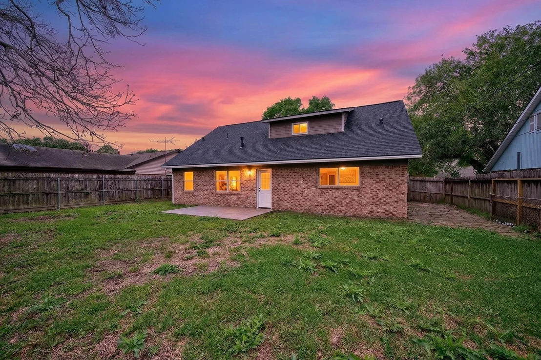 Photo of 2217 Hickory Lane